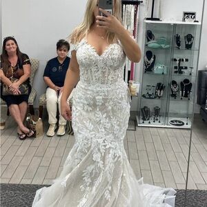 Elegant White Lace Wedding Dress